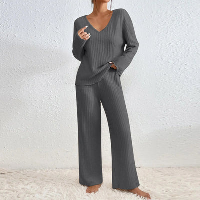 Elara | Two-Piece Suit With Straight Trousers and V-Neck Top